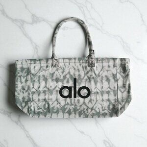 Alo Yoga Tote Bag Stylish Tie-Dye Large Capacity Ideal Gift Trendy Design